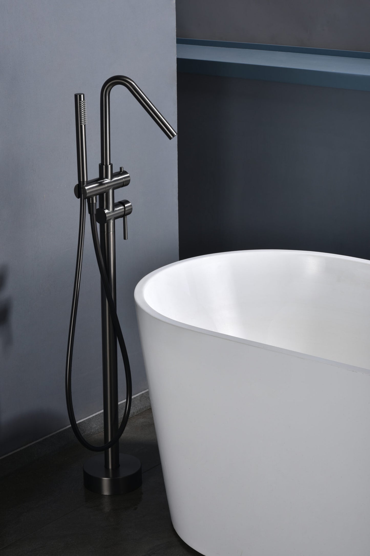 Corcega vrijstaande badkraan in zwart gun metal