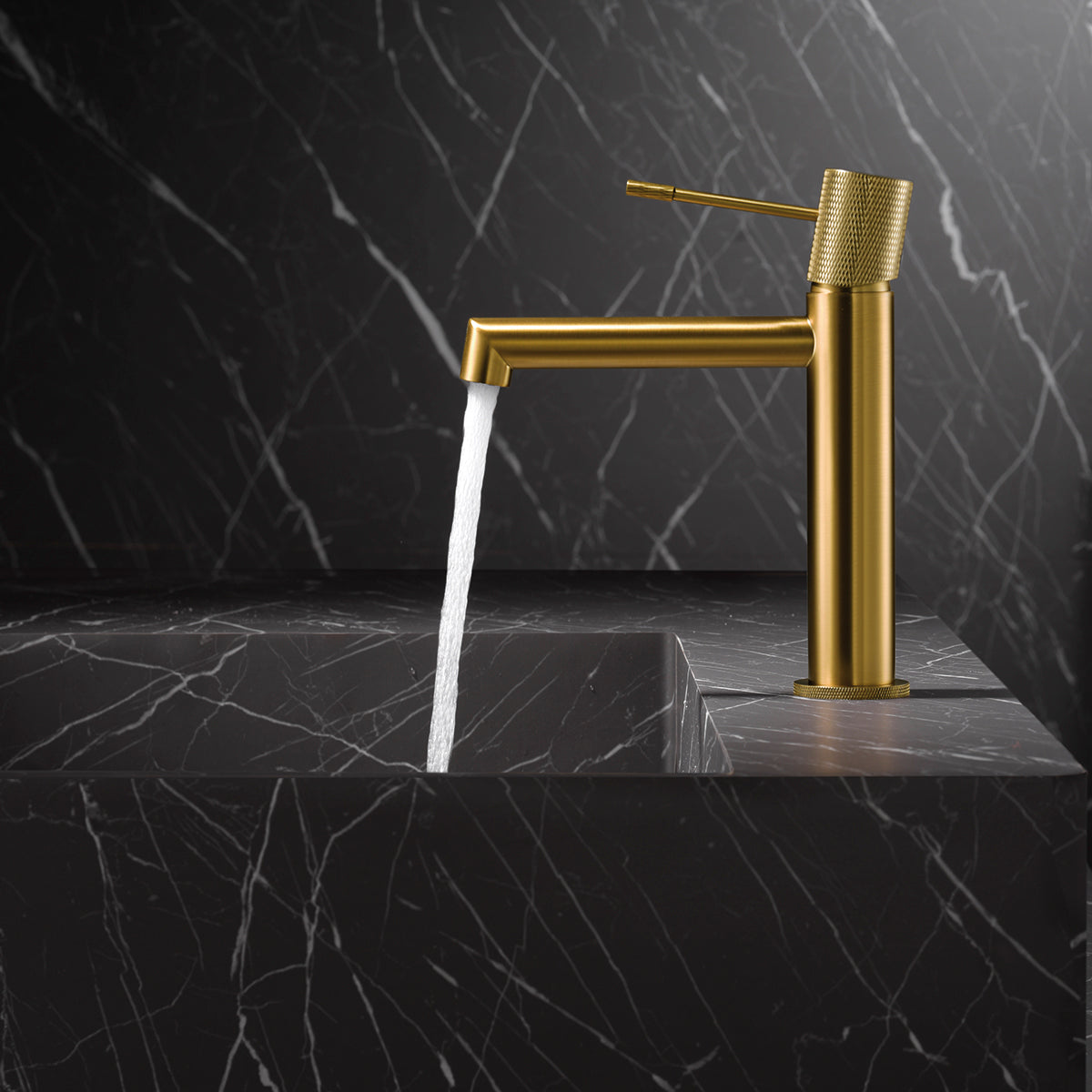 Eengreeps wastafelmengkraan Line geborsteld goud